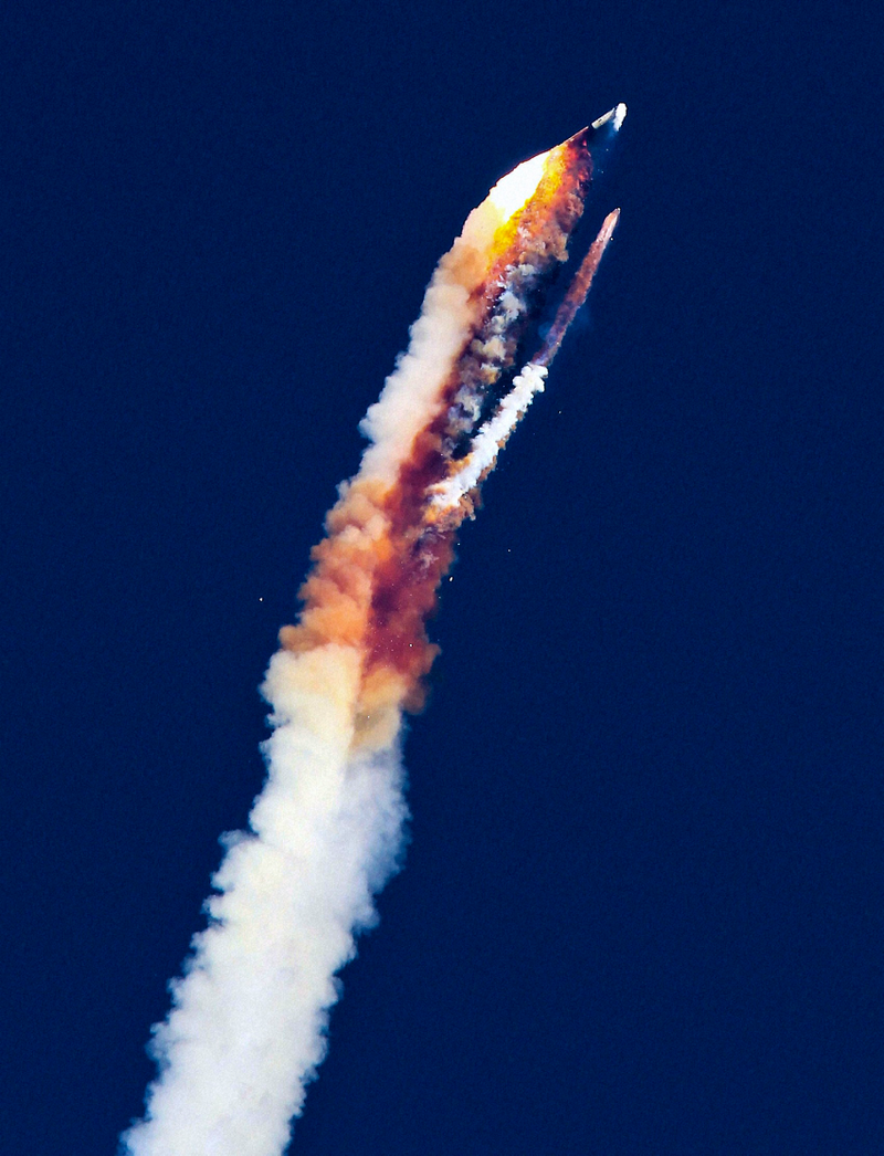 Illustration for article titled An Indian rocket blows up in mid air
